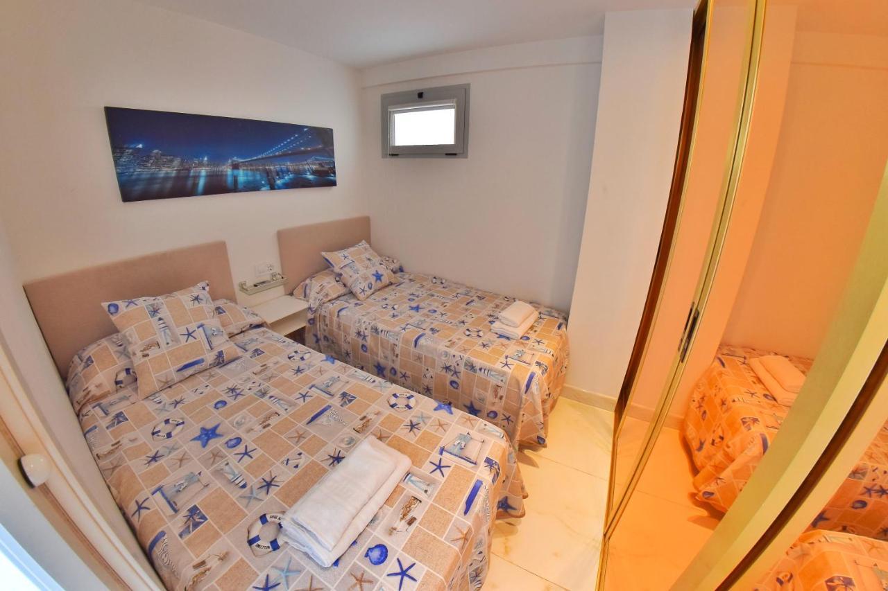 Los Caballos Vip Playa Levante Benidorm Exterior photo
