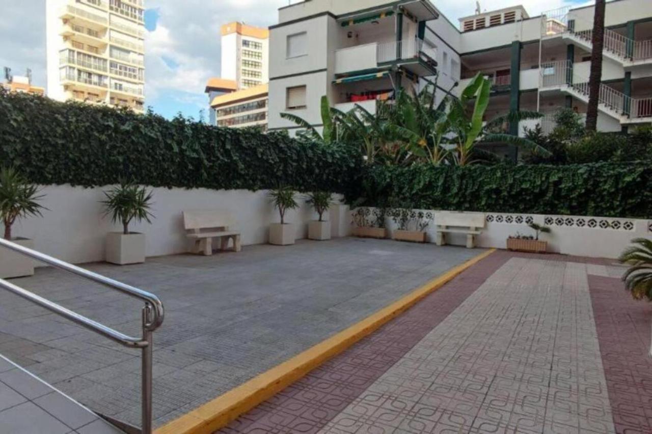 Los Caballos Vip Playa Levante Benidorm Exterior photo